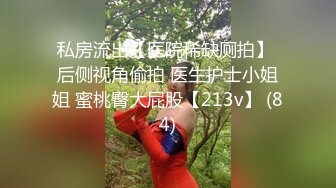 【新片速遞】 年轻小伙玩弄爆乳小阿姨，骑在脖子上草嘴，黑丝大屁股全程露脸，让小哥草了骚逼草菊花，撅着屁股玩逼展示[382MB/MP4/33:40]