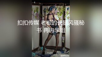 眼镜语文老师被数学老师约到教室里,帮语文老师口,时不时还拿自己的大吊去触碰眼镜老师的腿,勾引他