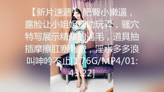 逛万达厕所还是挺旺的，来女生厕所的络绎不绝 一下子拍三个小逼，再出来等候拍脸 有美有轻熟少妇！