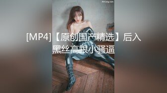 极品美乳淫妻《嫂子爱露出》群P乱交露出__前裹后操小逼要玩烂 (6)