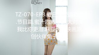 [MP4/ 693M]&nbsp;&nbsp;同学的妹妹好骚，全程露脸给大哥小哥交，亲着小嘴爆草抽插，激情性爱椅风骚上位