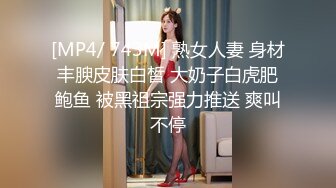 办公大楼女厕偷拍公司美女同事的大肥鲍 粉嫩两片唇肉磨得发亮