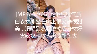 高級酒店沙發上各種姿勢爆操漂亮白嫩雙馬尾大學美女，爽的嗷嗷叫說「太舒服了…你太粗操得我好爽…高潮了…」