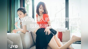 [MP4/ 210M]&nbsp;&nbsp;3P娇妻前后夹攻，绿帽老公在旁边拍摄，这够匪夷所思！