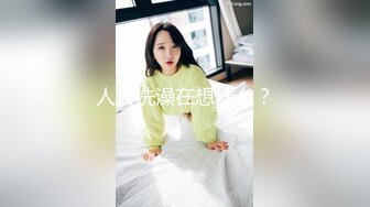 36D爆乳尤物潘金莲激情大秀直播，黑丝齐逼短裙，给小哥鸡巴倒上奶深喉口交，奶子和逼逼倒上奶让小哥舔好骚