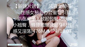 艳福不浅的实力四眼小胖与漂亮女友开房造爱该说不说虽然体胖但是打炮很生猛各种体位玩遍了妹子不停尖叫欲仙欲死