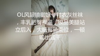 P站红人Fullfive全裸在古朴的村落里闲逛 找个舞台自慰喷水