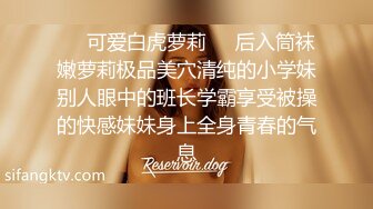 極品美乳妹子被兩個公子哥約來幫他們無套吹喇叭