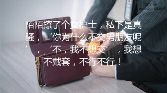 炸鸡店老板娘在店里偷偷播，听狼友指挥跑到厨房漏出骚奶子揉捏好刺激，脱了裤子掰开骚逼给狼友看精彩刺激1