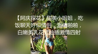 小镇赶大集沟厕偷拍漂亮的美女 一拖三爽歪歪