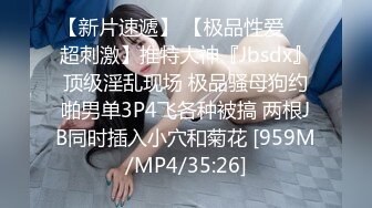 [MP4/ 508M] 风骚美少妇寻求刺激，打着电话被无套后入操逼，表情夸张极其享受特写超粉穴