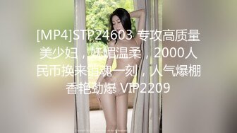 漂亮的小美女每周都要在酒店被包养她的中年男土豪狠狠干逼,真变态对着镜子边干边拍!