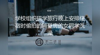 性感美女两个大白奶子，情趣短裙内裤，拨开特写超肥小骚穴