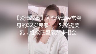 帅小伙约操娇小身材骚骚美女，迫不及待解开内衣，细腰美乳舔弄口交，扶着屁股猛顶，正入爆插小穴浪叫