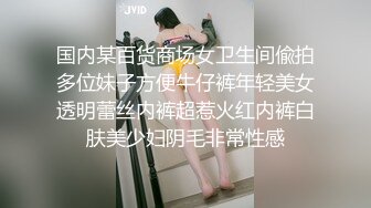 性幻想邻居巨乳媳妇好久了 终于找到机会百叶窗偸拍她用水舀子洗澡脱光之后一对奶子果然巨大手感一定不错好想抓一抓