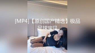 酒店女厕全景偷拍制服美女同事的多毛小嫩鲍