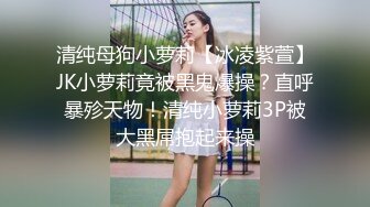 ❤️❤️情趣旗袍极品美女，黑白丝袜足交，大屌炮友深喉，扶着细腰干美臀，被操的笑嘻嘻，大力操浪叫