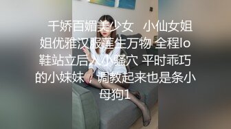 00后小姐妹在床上一起伺候小哥，口交大鸡巴舔乳头，互相抚慰玩弄骚穴和奶子，让小哥床上床下各种抽插爆草1