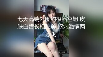 居家爆艹虎牙漂亮女友，壹手抓着屁股，壹手拿着手机边拍边干，太爽了