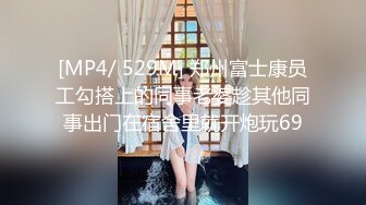 国产TS系列李亚美开裆情趣内衣自摸大胸 高速撸射在自己的黑丝美腿上