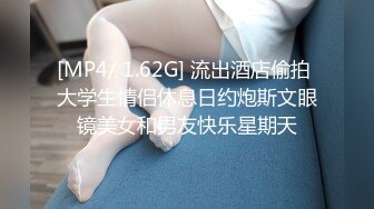 [MP4]9分颜值极品美女！全身粉嫩外表甜美！脱光光掰开骚穴，摆弄各种姿势，自摸揉搓粉穴，低低呻吟