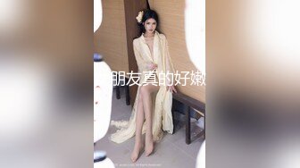 山西运城邀请单男一起干老婆的骚逼，老婆穿上性感的连体黑丝袜，一前一后堵住骚妻的骚穴 真是骚极了！