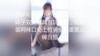 东北老妈被两个爷们啪啪，露脸熟女太熟了