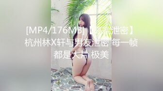 近距离拍老婆的B，淫水流出