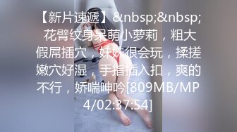 极品巨乳-刚生完娃儿的宝妈：奶水充足，下面也饥渴如洪水，湿润一塌糊涂，好久没操逼了，一摸久湿！ (2)