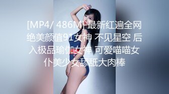 小美女吃鸡很仔细