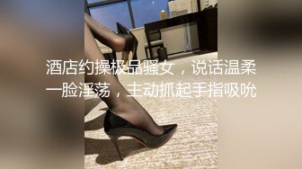 一抹深绿色啊啊老公 太羞辱了 老婆被单男按在床上崛起屁股 像母狗一样玩弄 绿帽拍摄，绝骚淫妻