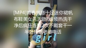 肥臀黑丝少妇跪舔