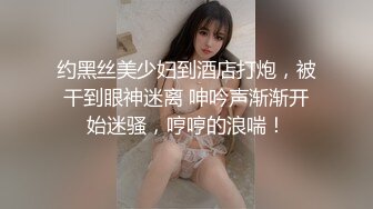 年轻的小老板娘又在店里发骚，吧台内漏出骚逼诱惑狼友，跟小哥激情啪啪深喉口交舔逼玩弄，无套抽插口爆吞精