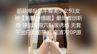 大奶骚少妇不是来享受SPA她是来被草的，跟两个男人一起玩3P，炮击抽插玩她奶子后入激情还给口交