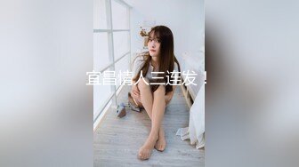 小巧玲珑般的美女 这双美腿简直要爱啦爱啦，尿尿像小巧的水龙头打开 清澈的水就涌了出来！