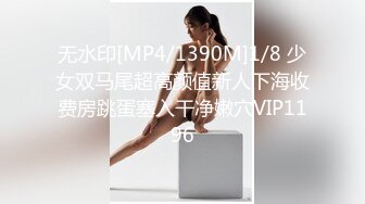 眼镜大奶美女 跑阳台边抽烟边摸逼减乏被发现 只能惩_罚她 女上位无套输出 内射