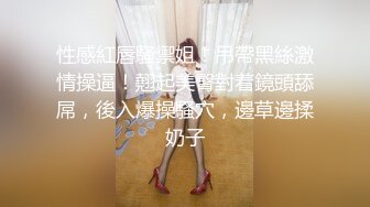 小哥冒死爬墙偷拍房东的小女儿洗澡粉嫩粉嫩的